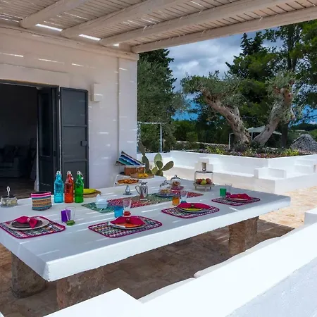 Tenuta Del Lauro 4* Locorotondo