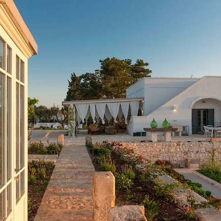Tenuta Del Lauro 4* Locorotondo